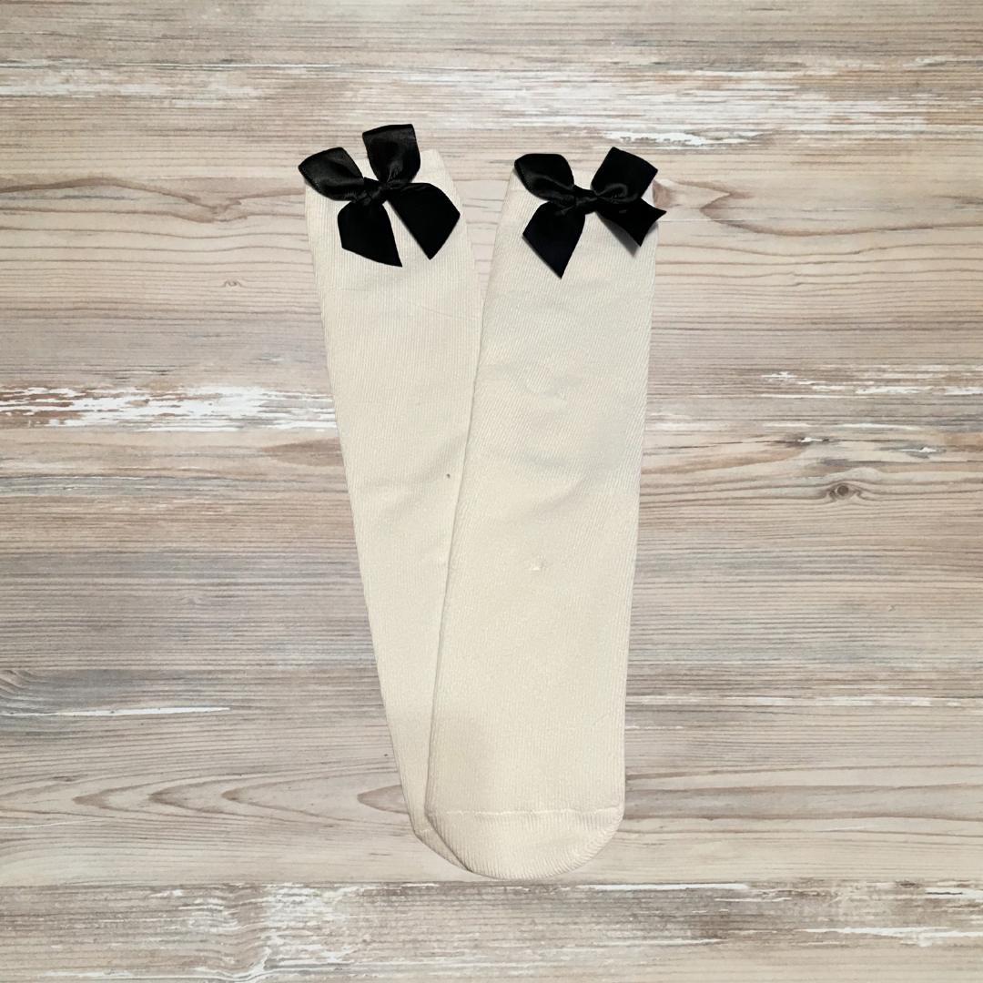 girls white Black and knee-high socks with white bows, classic girls boutique bow socks,
Elegant white Black and knee-high socks for girls with satin bows, soft cotton fabric, secure fit, perfect for toddlers and kids’ party, school, or daily outfits White & black knee-high girls socks with large satin bows, breathable cotton blend, stretchy fit, ideal for toddlers and kids, dressy or casual wear
